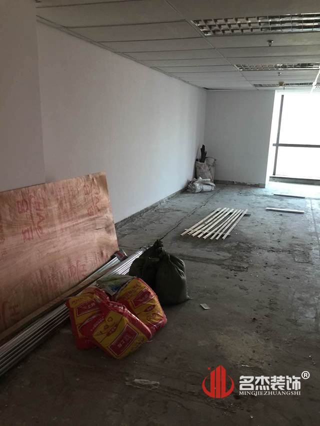 辦公室裝修設計現(xiàn)場照.jpg