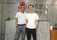 設(shè)計師設(shè)計出來的東西很專業(yè)，很時尚！